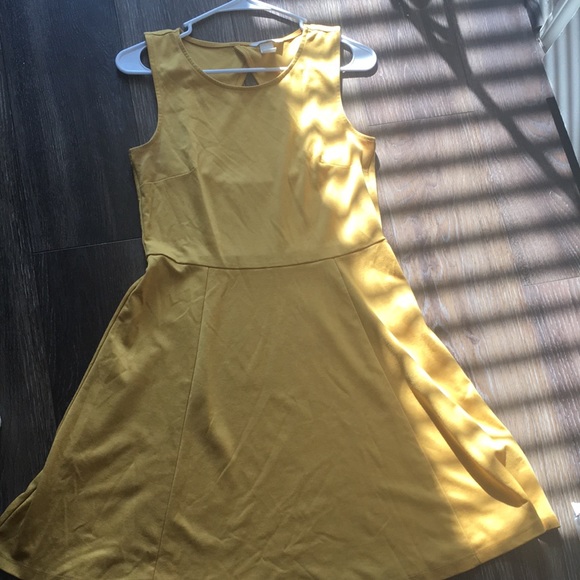 H & M womens mustard colored size M dress - Picture 4 of 10